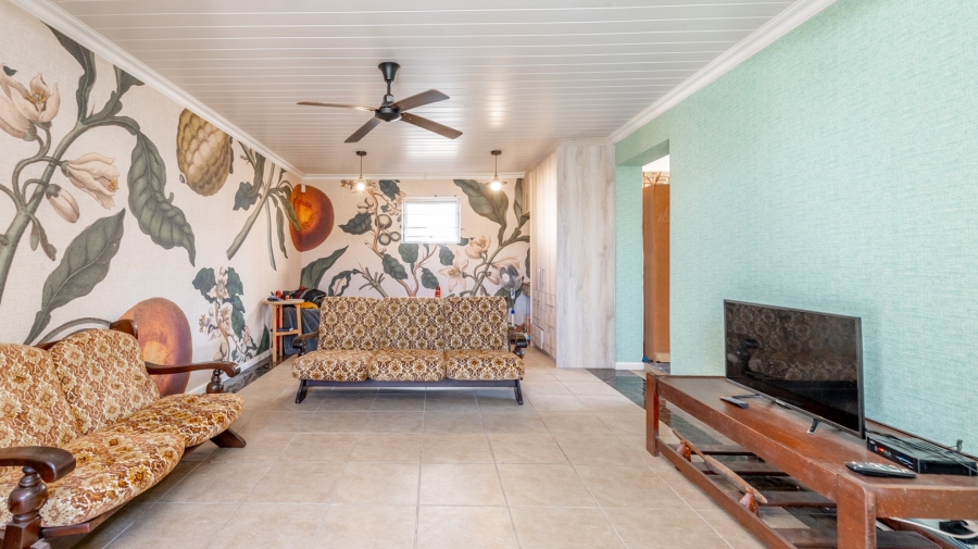 9 Bedroom Property for Sale in Struisbaai Western Cape